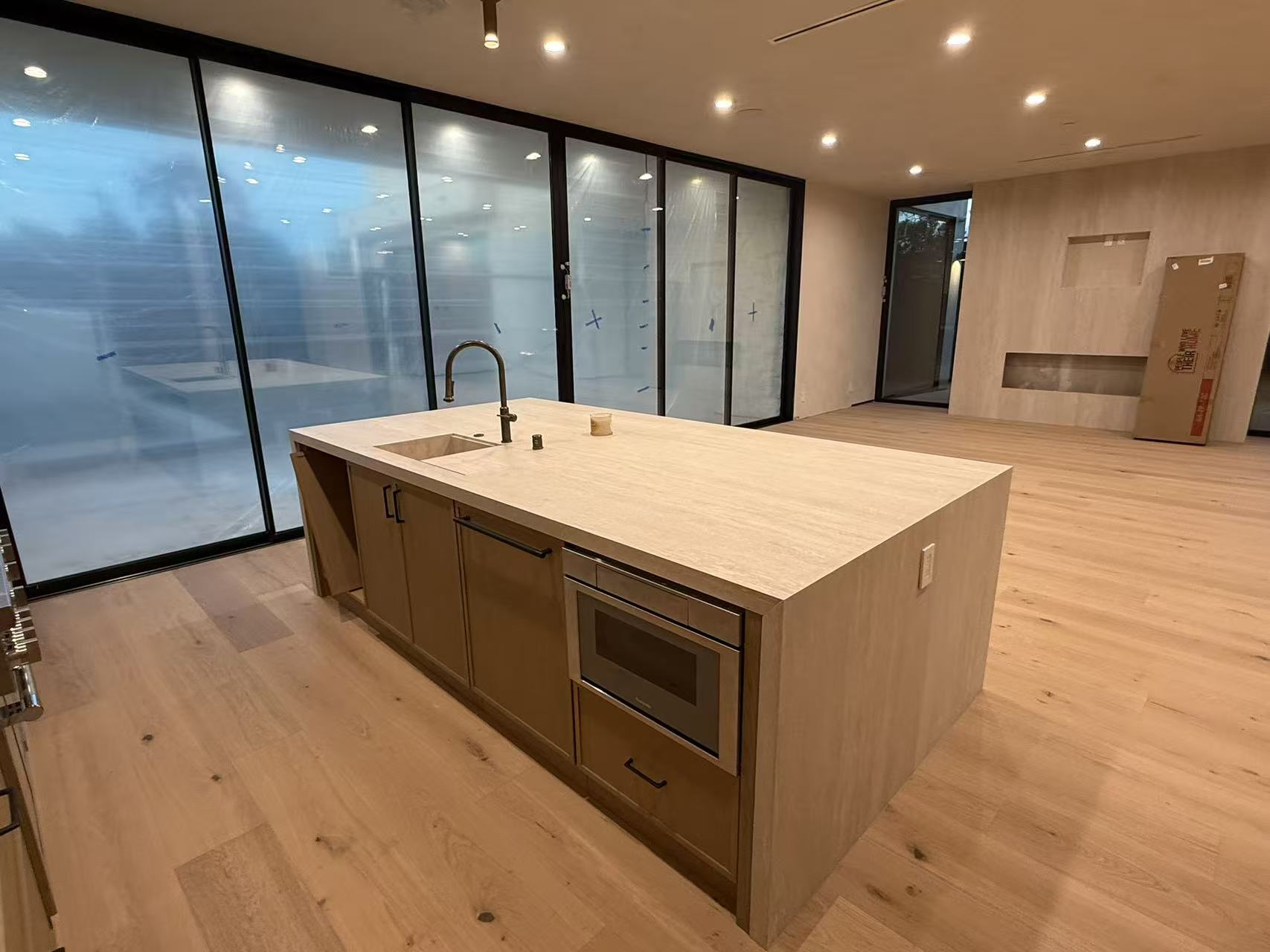 Modern single-family residence — project photo